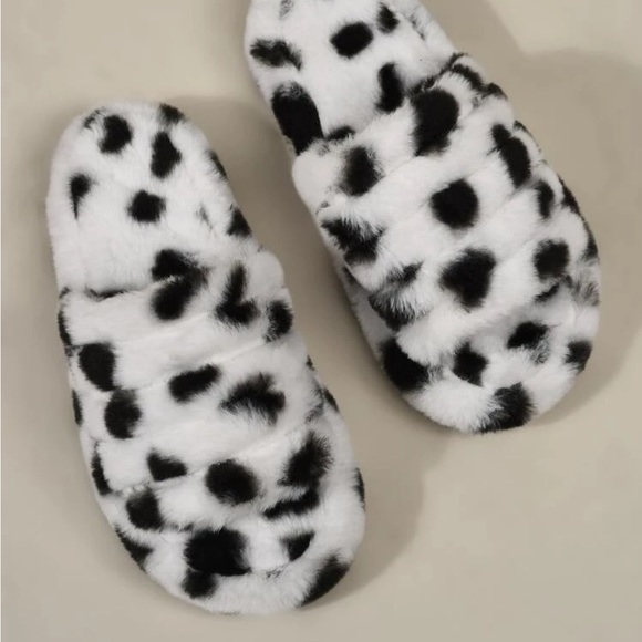 Luxurious Womens Black and White Polka Dot Slippers - Picture 3 of 6